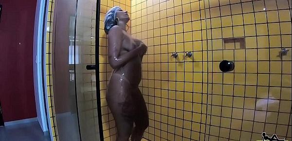  Modelo se preparando para gravação e é flagrada no banho - Amanda Souza - Big Bambu